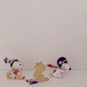 Vintage Hallmark Snoopy Woodstock character pins - limited edition